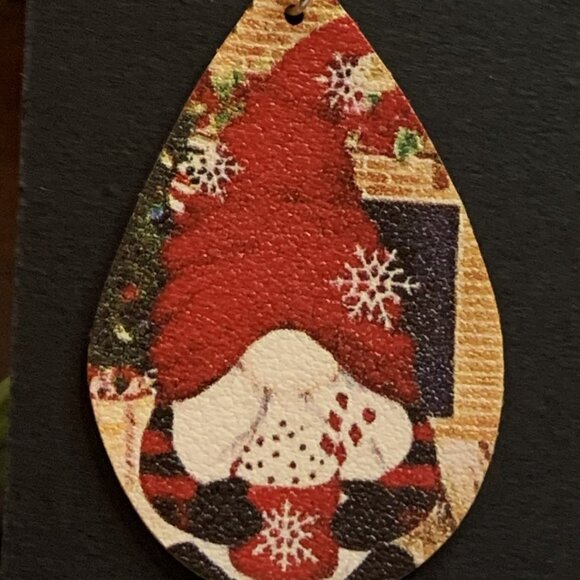 Gnome Earring, Dwarf Earring, Gift Idea, Santa Earring, Christmas Earring, Elf - Picture 4 of 5